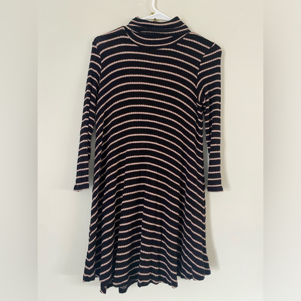 Black and tan long sleeve dress turtleneck American eagle outfitters